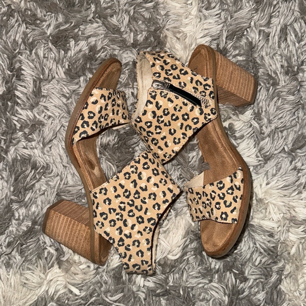 Toms Leopard sandals